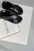 Leather sandals with buckles