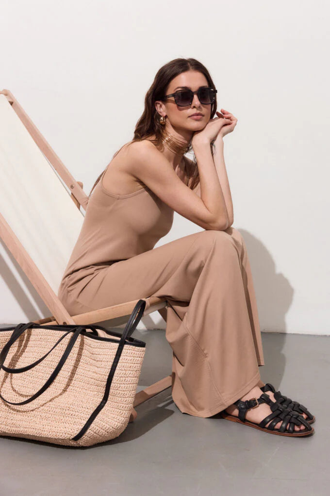 Leather sandals with buckles